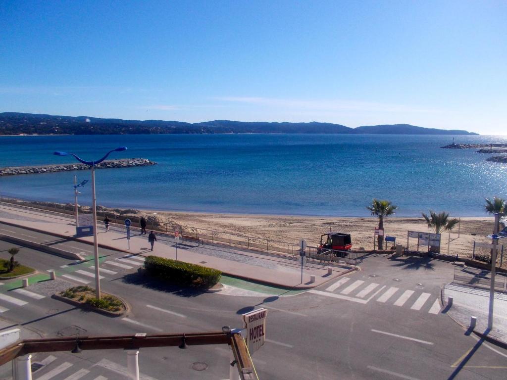 Hotel Les Alizes Cavalaire-sur-Mer Exterior foto